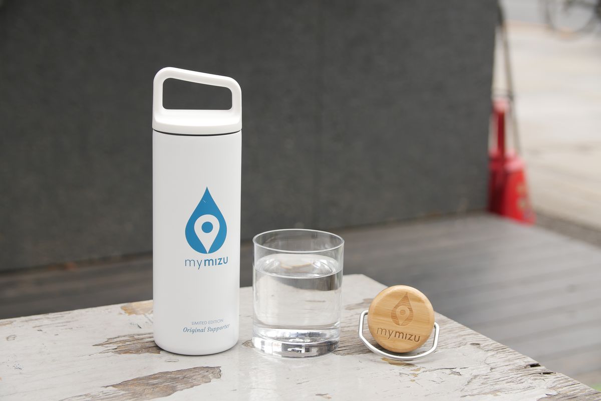 テーブルの上のmymizu