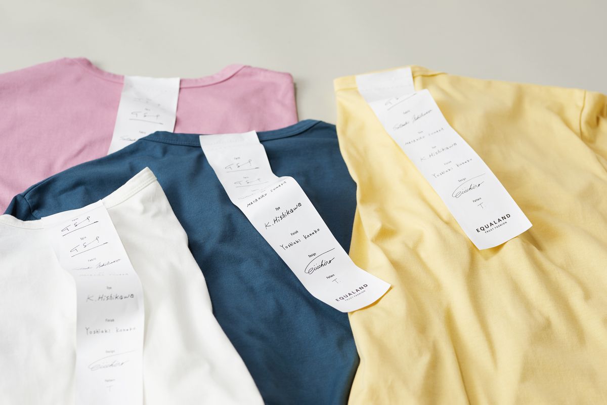 ボタニカルTシャツ