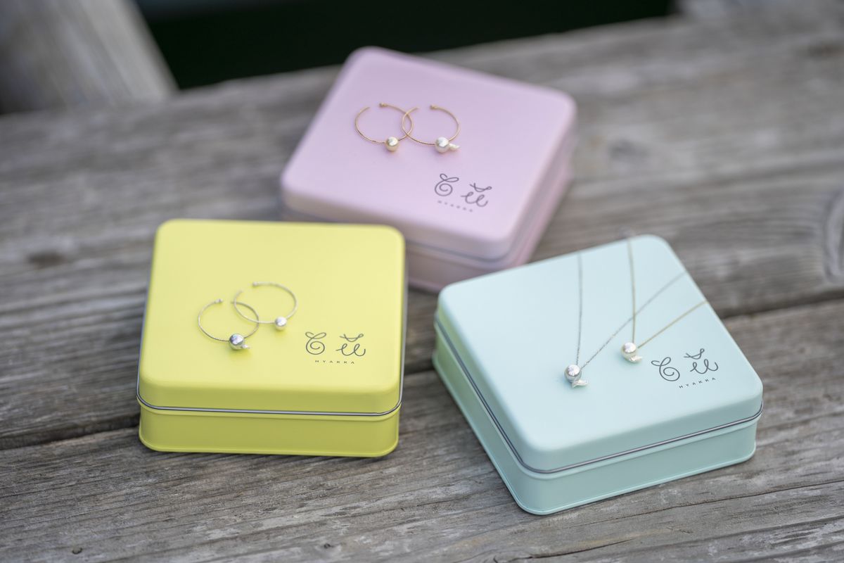 身近に感じてもらいたいという願いが込められカジュアルなジュエリーの缶