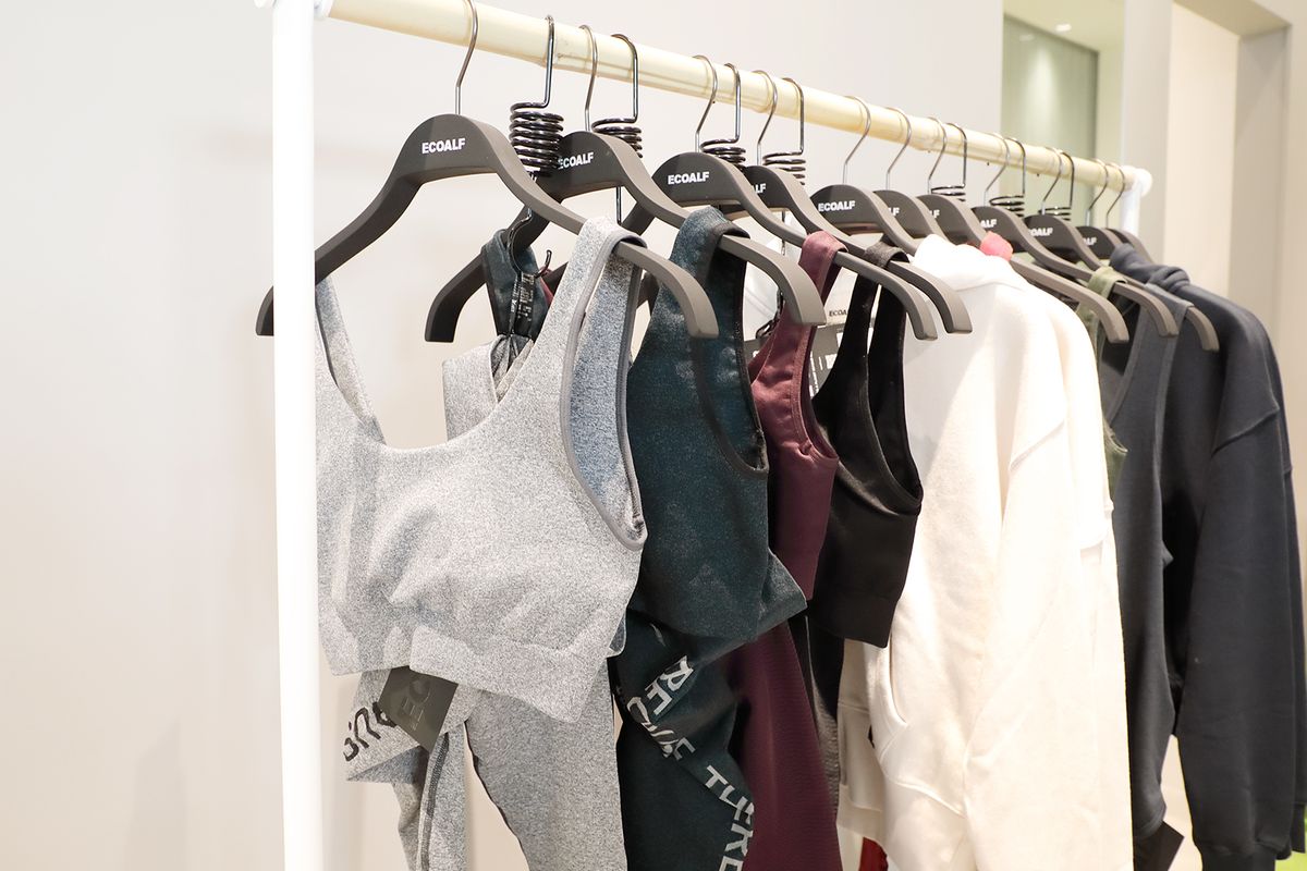 陳列されたヨガウェア