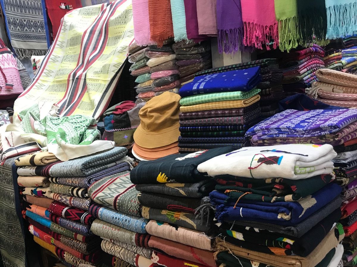 ミャンマー伝統的な手織布