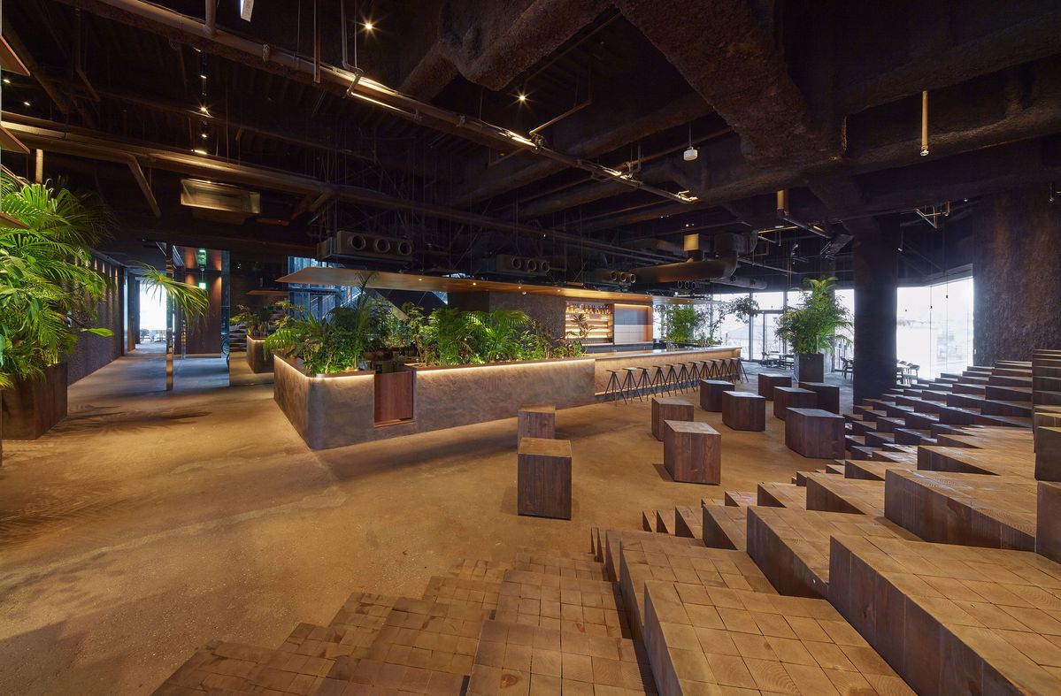 ジャイルフード  1,000㎡の広いフロア