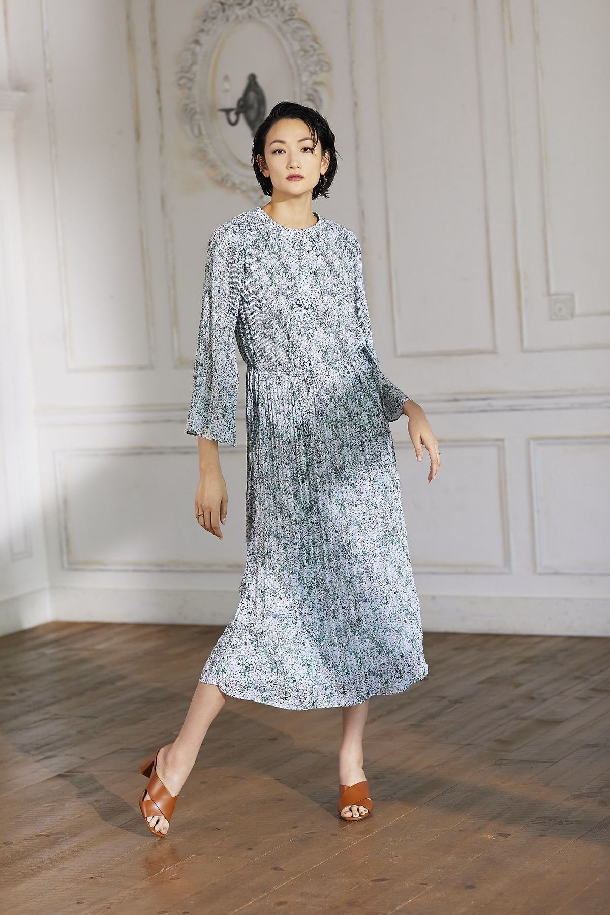 フローラルドレスを纏った冨永愛