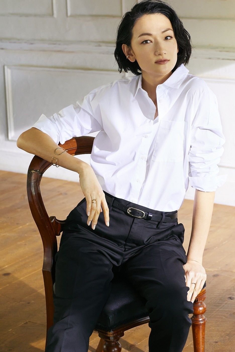 トラベラーズチノパンツを履いた冨永愛