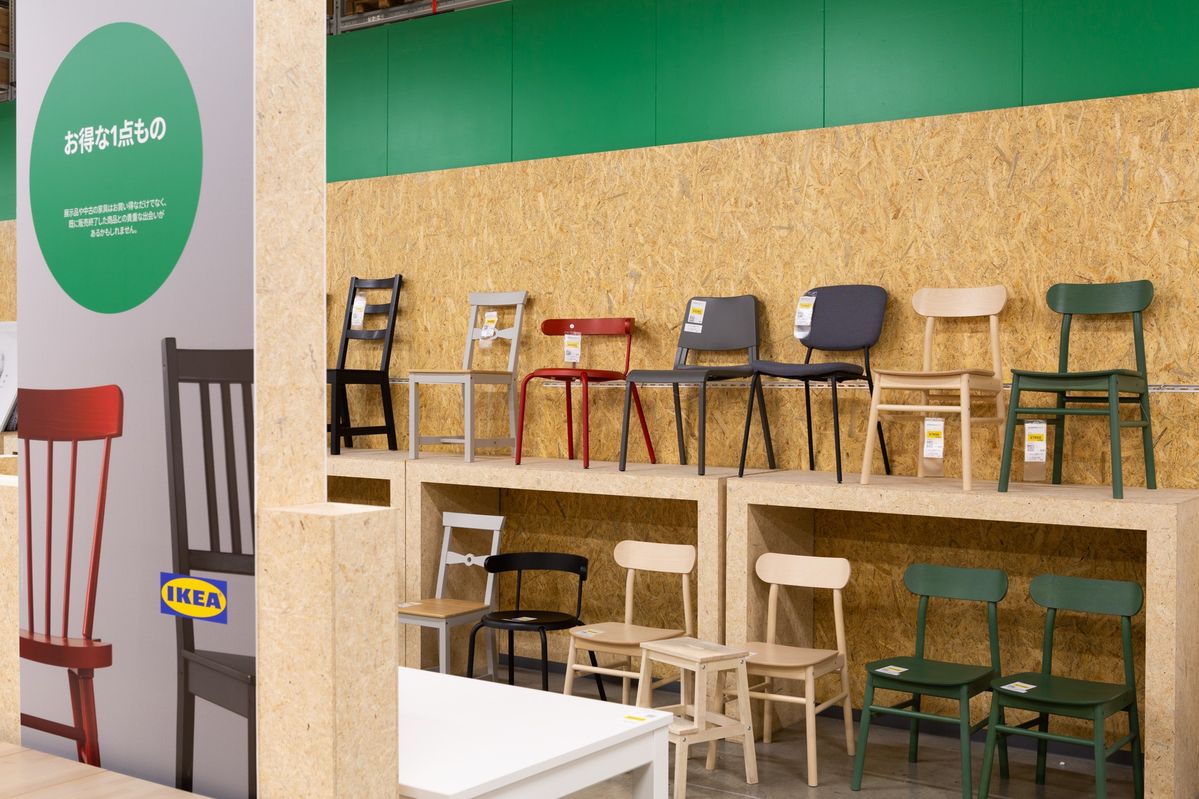 陳列される家具