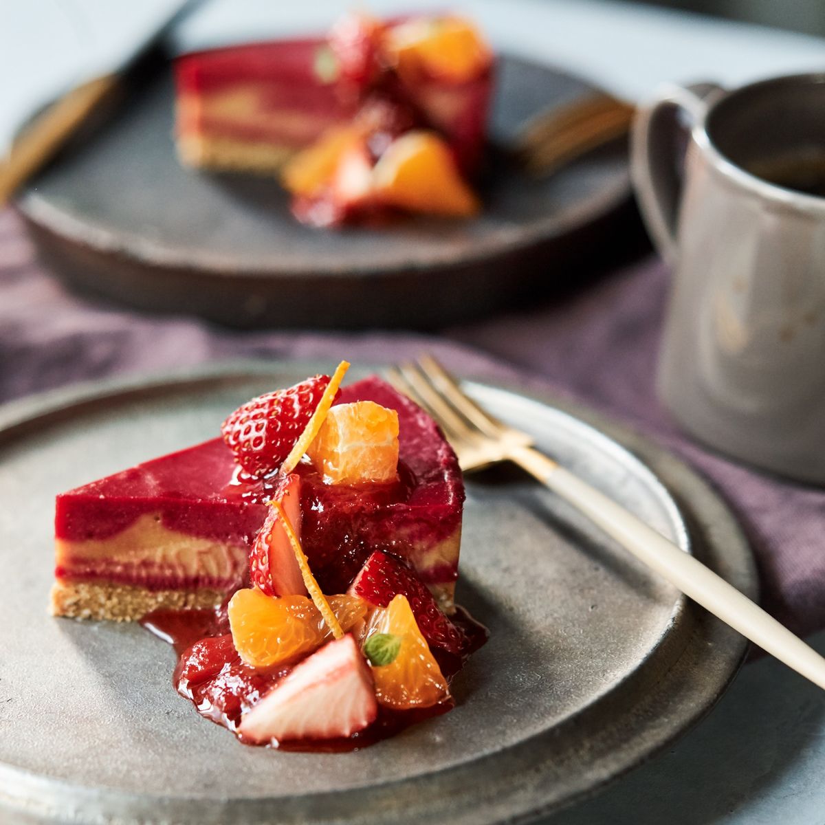 お皿に盛り付けられたチーズケーキ