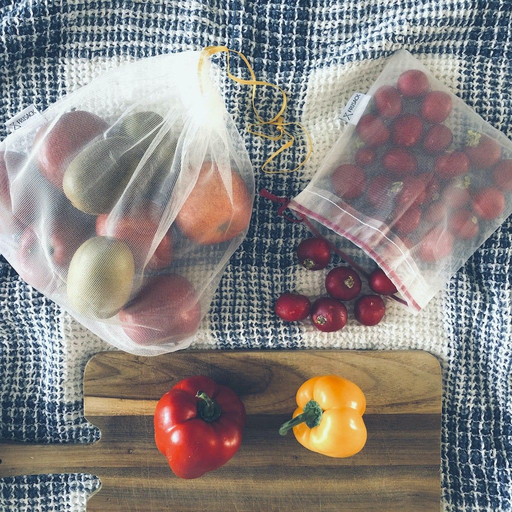 果物や野菜の入ったプロデュース・バッグ