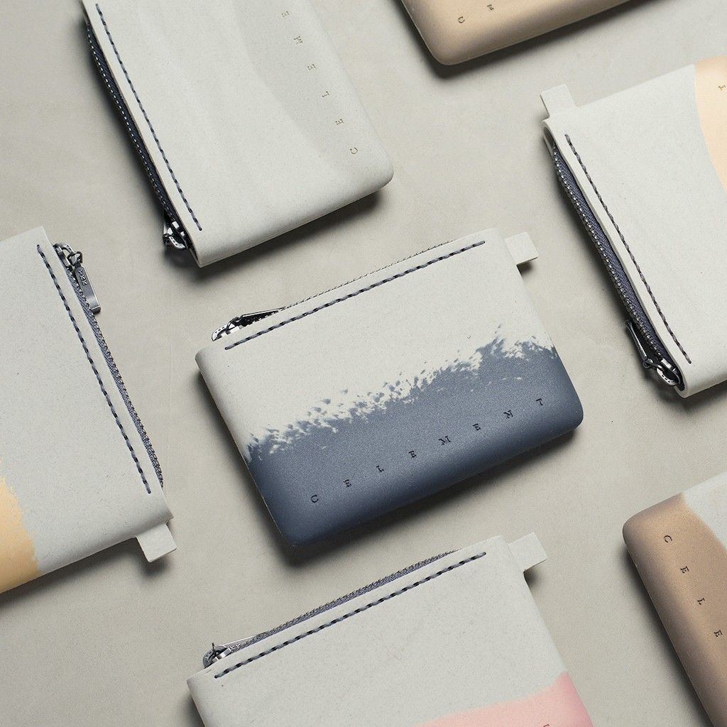 一面に並んだミニポーチ