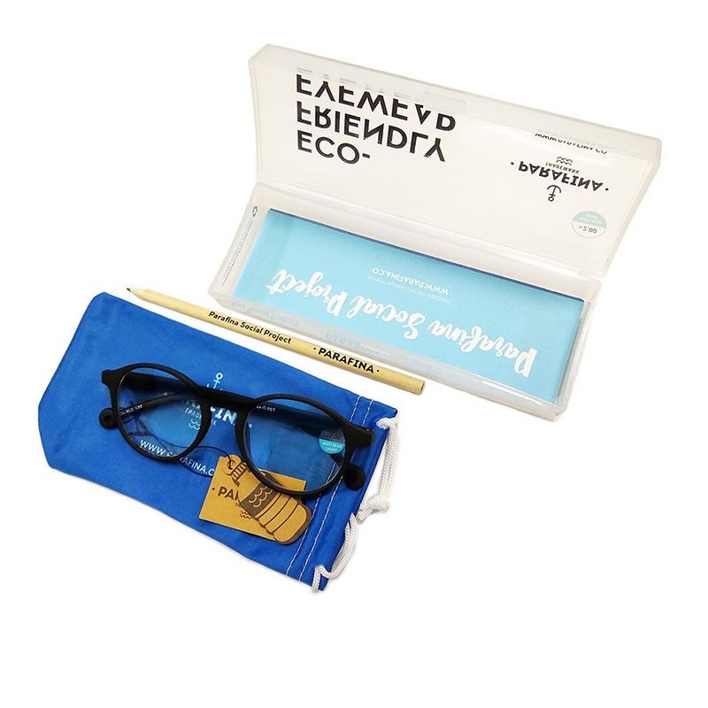 メガネの入ったパッケージ