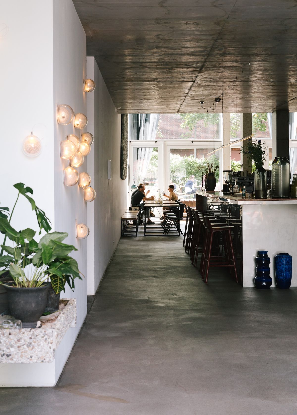 baldonの店内と観賞植物