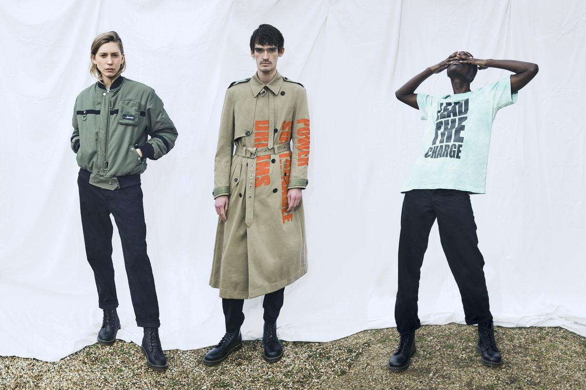 「DS AUTOMOBILES」のエココンシャスなコレクションを着る三人のモデル