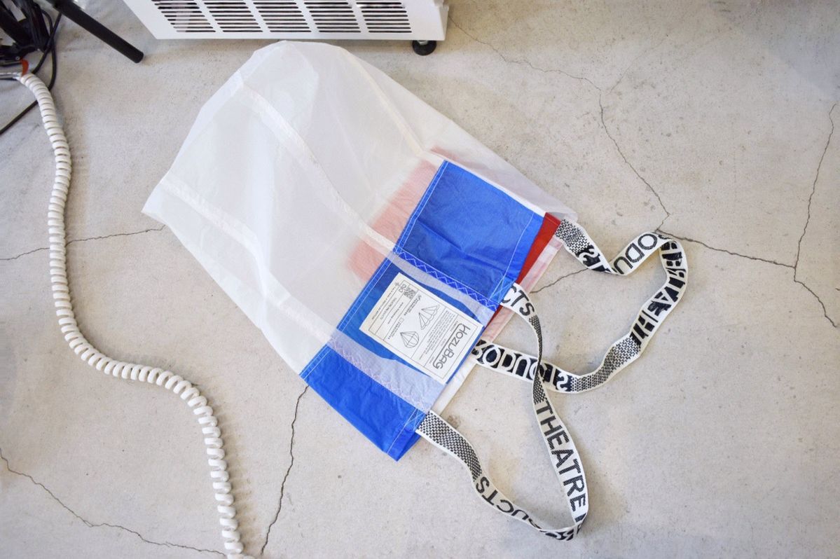 アクアグリーンのトートバッグ