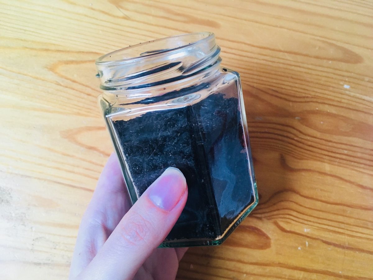 コンポストで育てたリボベジ用の瓶入りの土