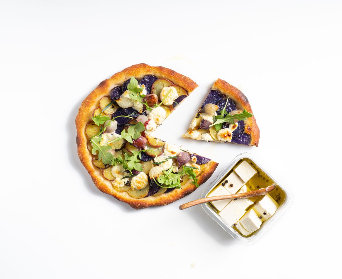 「Grounded Foods」のチーズとそれを使ったピザ