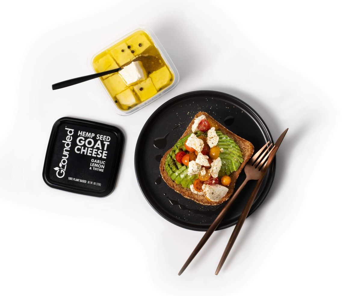 「Grounded Foods」のチーズとそれを使ったアボカドトースト