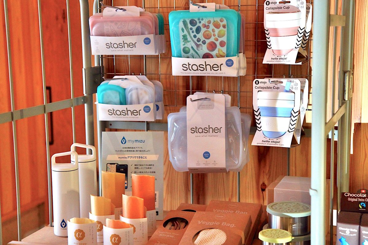 stasherやstojoが並んだ棚