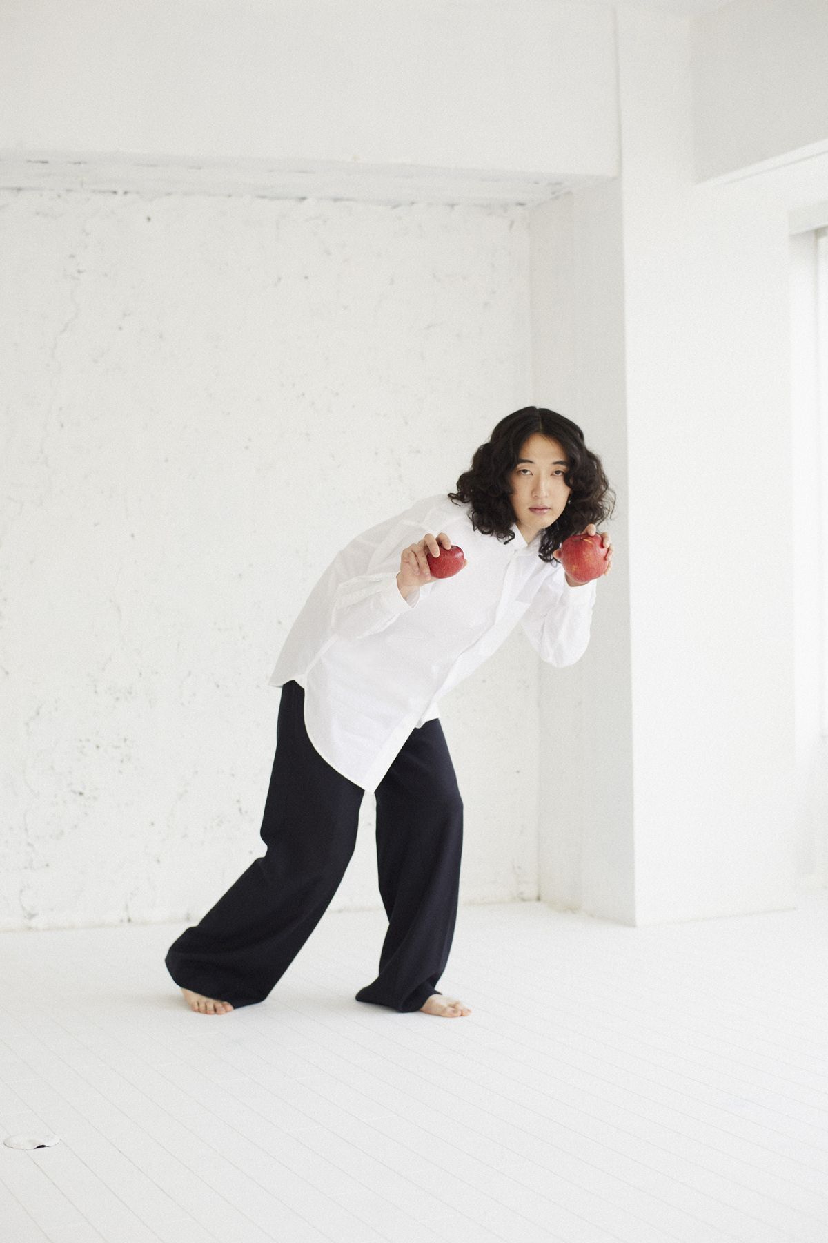 カラーレスシャツ（２サイズ<ウィメンズフリー・メンズフリー>、ホワイト/オフホワイト/ホワイト x ブルーボーダーなど）