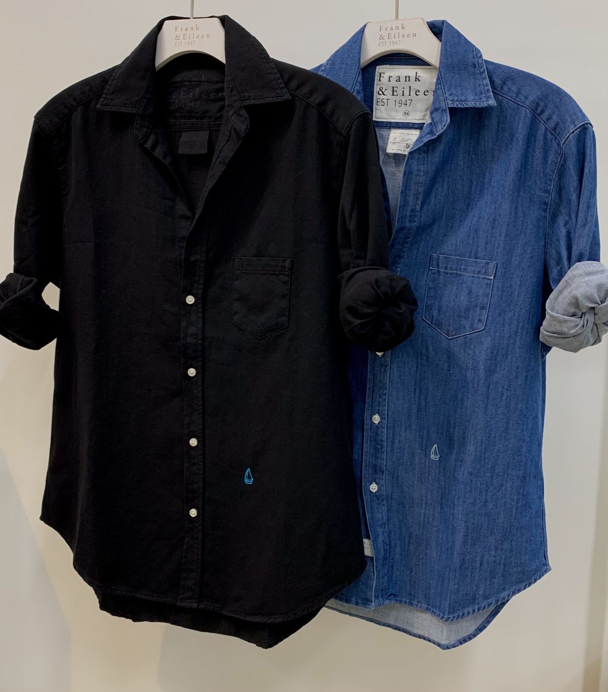 ブラックとインディゴのデニムシャツ