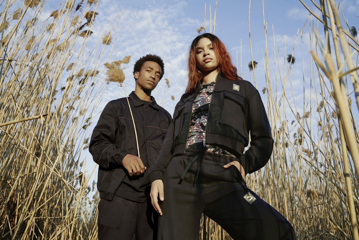 男性と女性のアパレルコレクション着用画