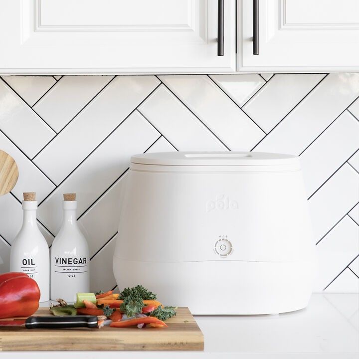 キッチンに置かれる白色の「Lomi」