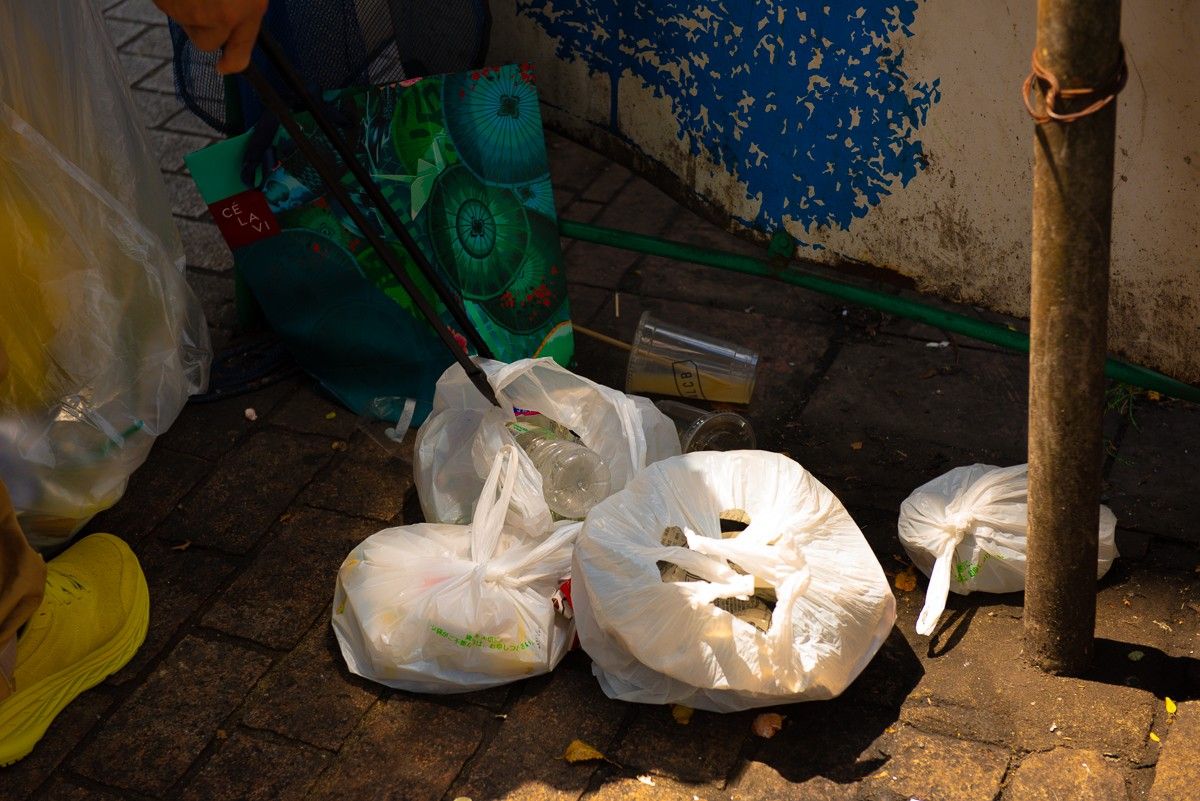 渋谷でごみ拾いをしている様子５