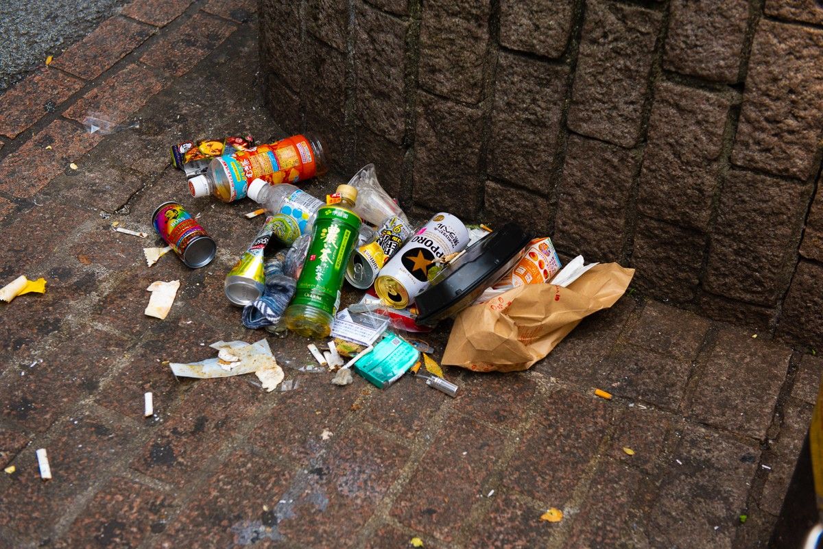 渋谷でごみ拾いをしている様子３