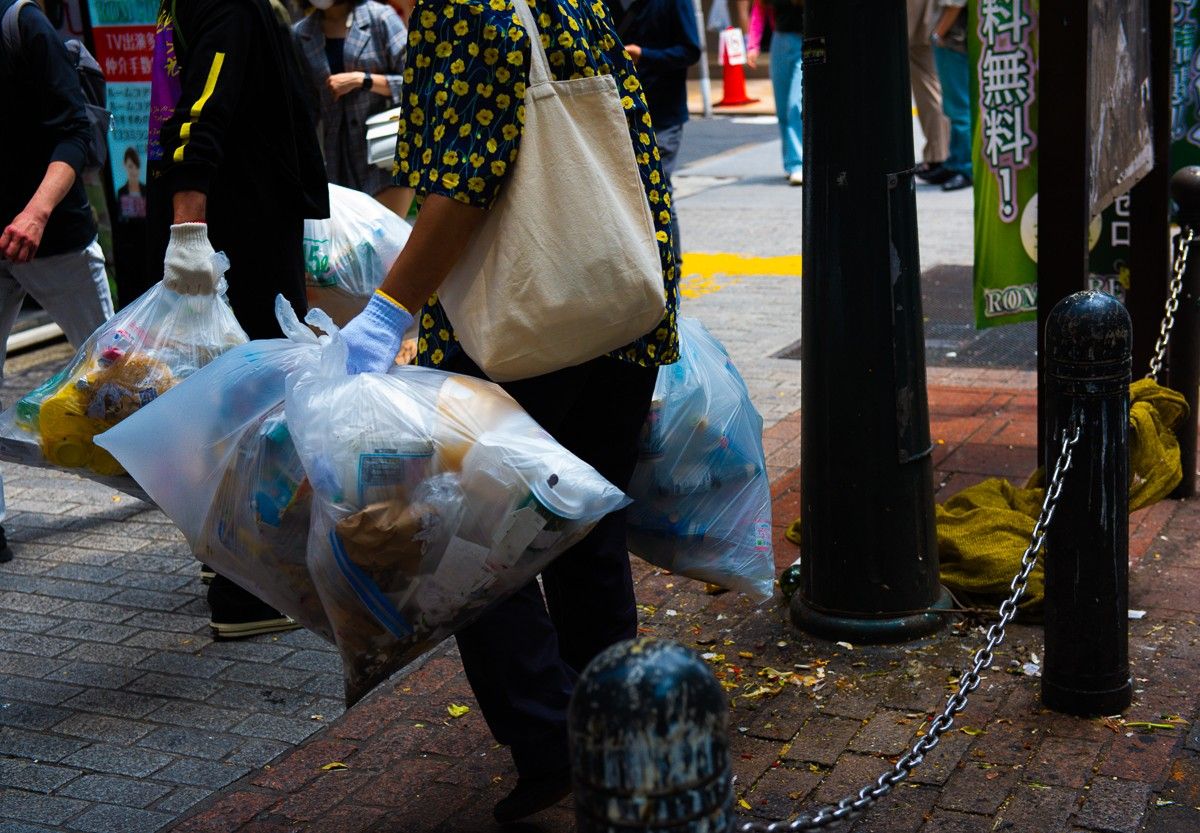 渋谷でごみ拾いをしている様子13