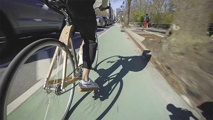 公道を走る「Pardee Bikes」