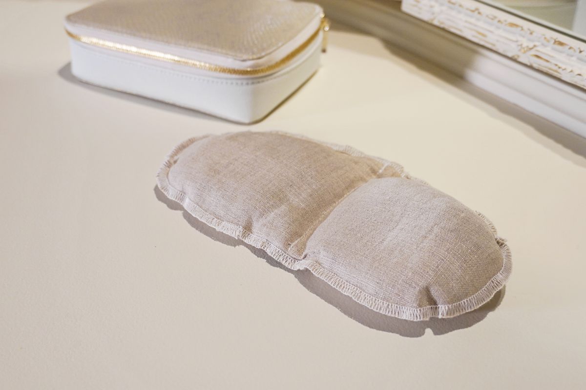 テーブルに置かれたEYE PAD