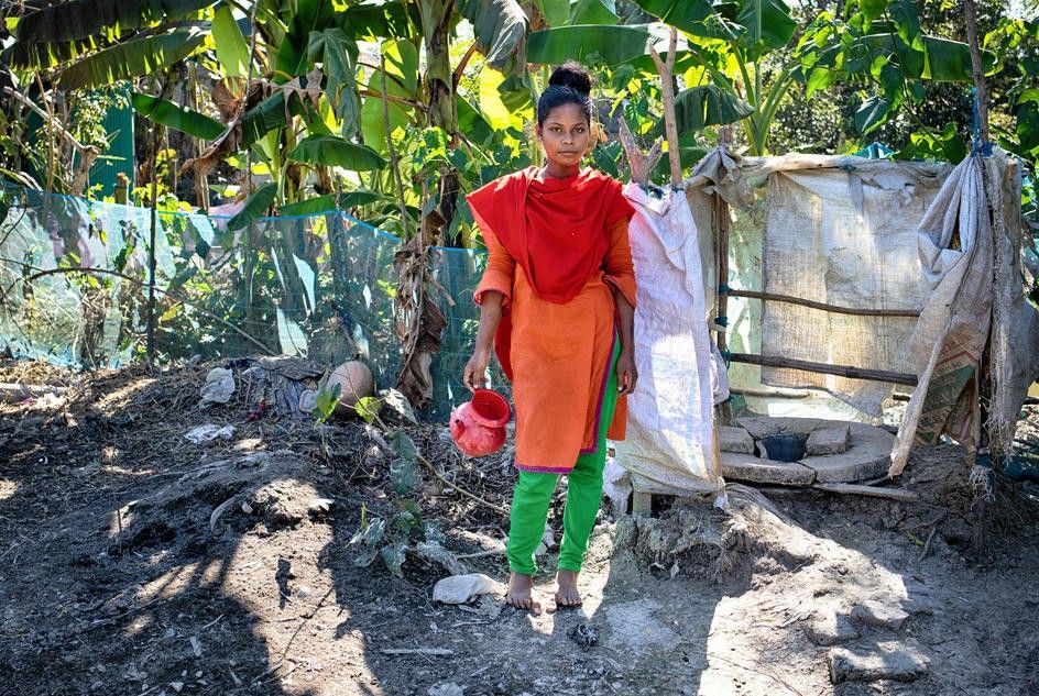 水場に立っている人
