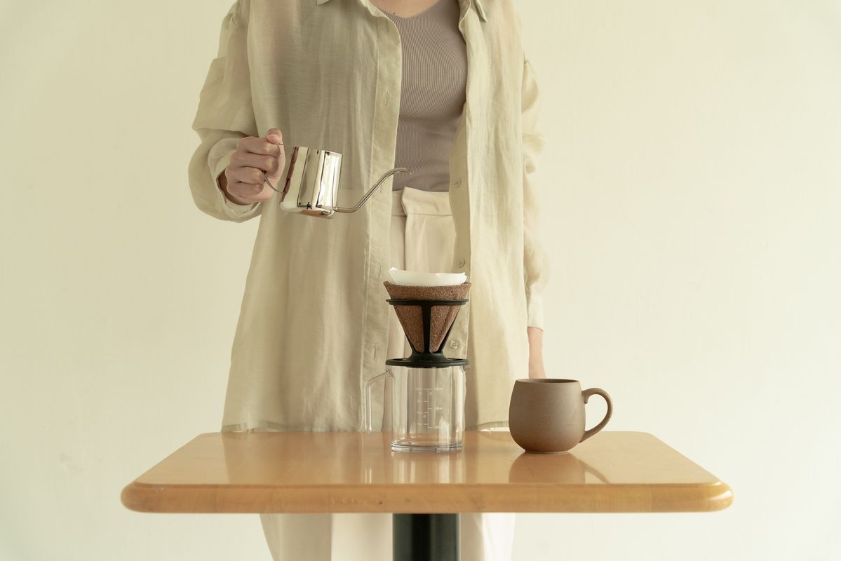 コーヒーを淹れている様子
