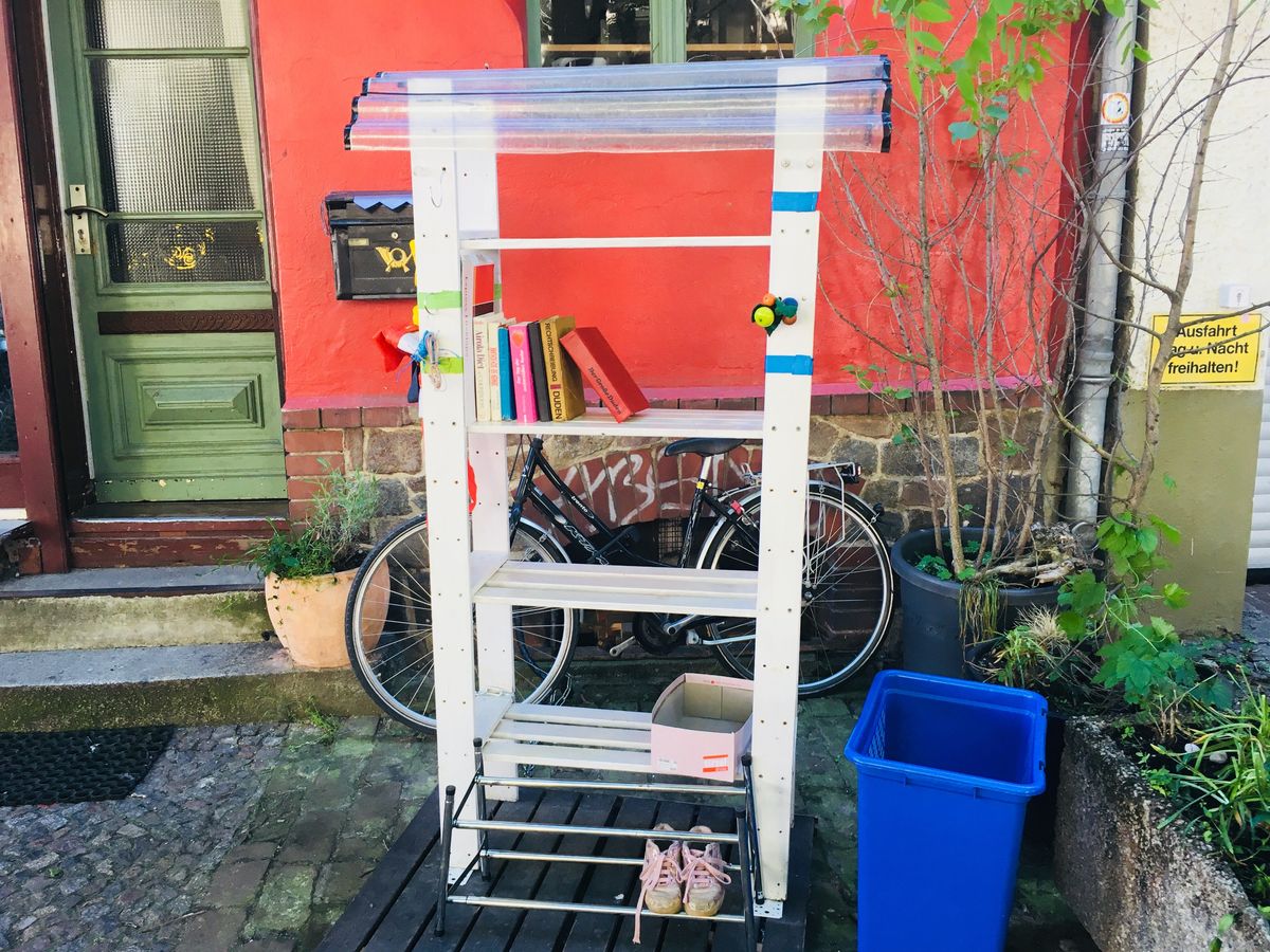 ベルリン市内に設置された「ご自由にお持ち帰りくださいスポット」