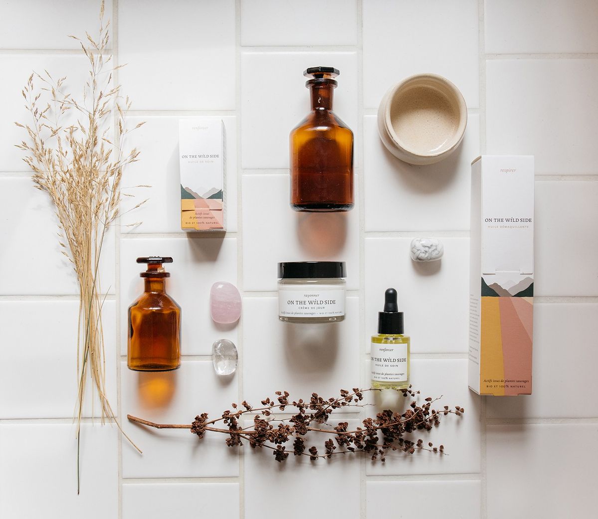 並べられたOn The Wild Sideのコスメ