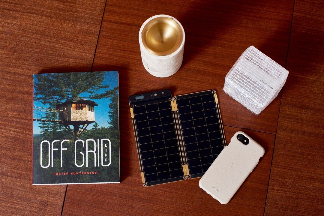 オフグリッドに関連する書籍や充電器