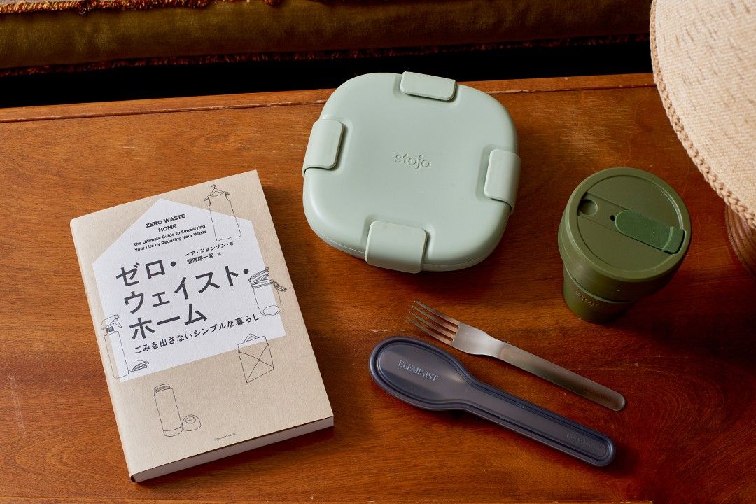 ゼロウェイストに関連する書籍やカトラリー