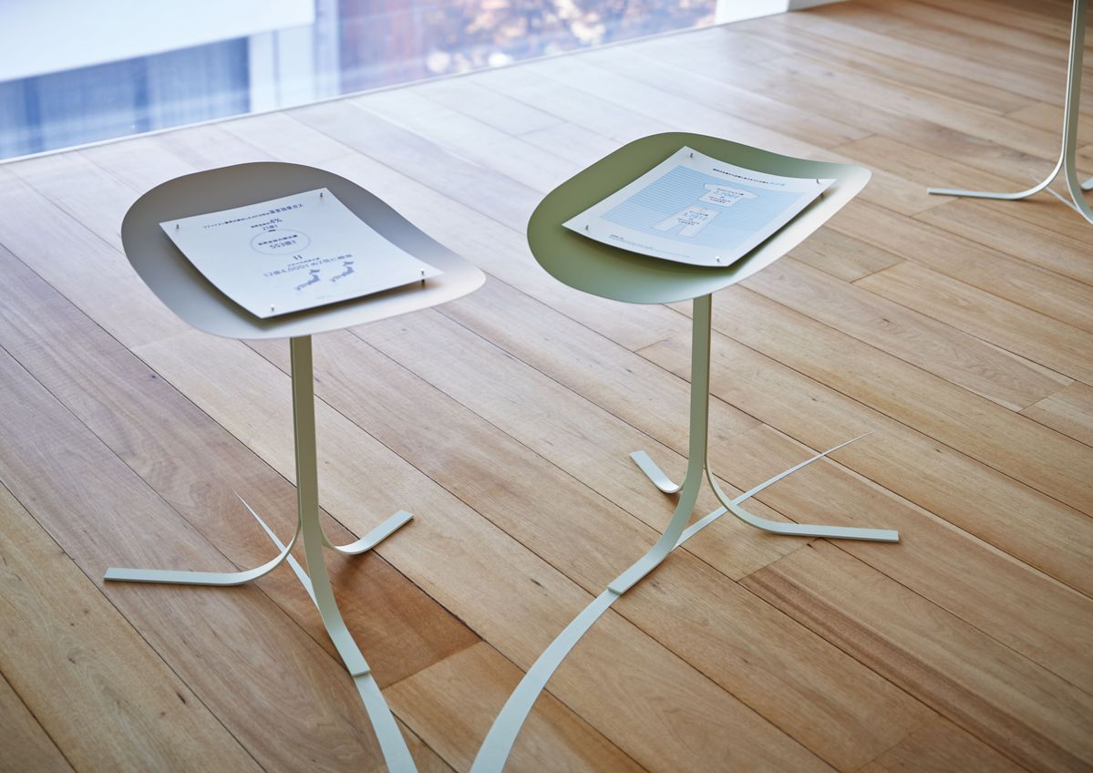 ケリングの「ケリングと共に考えるファッションと生物多様性」展の様子