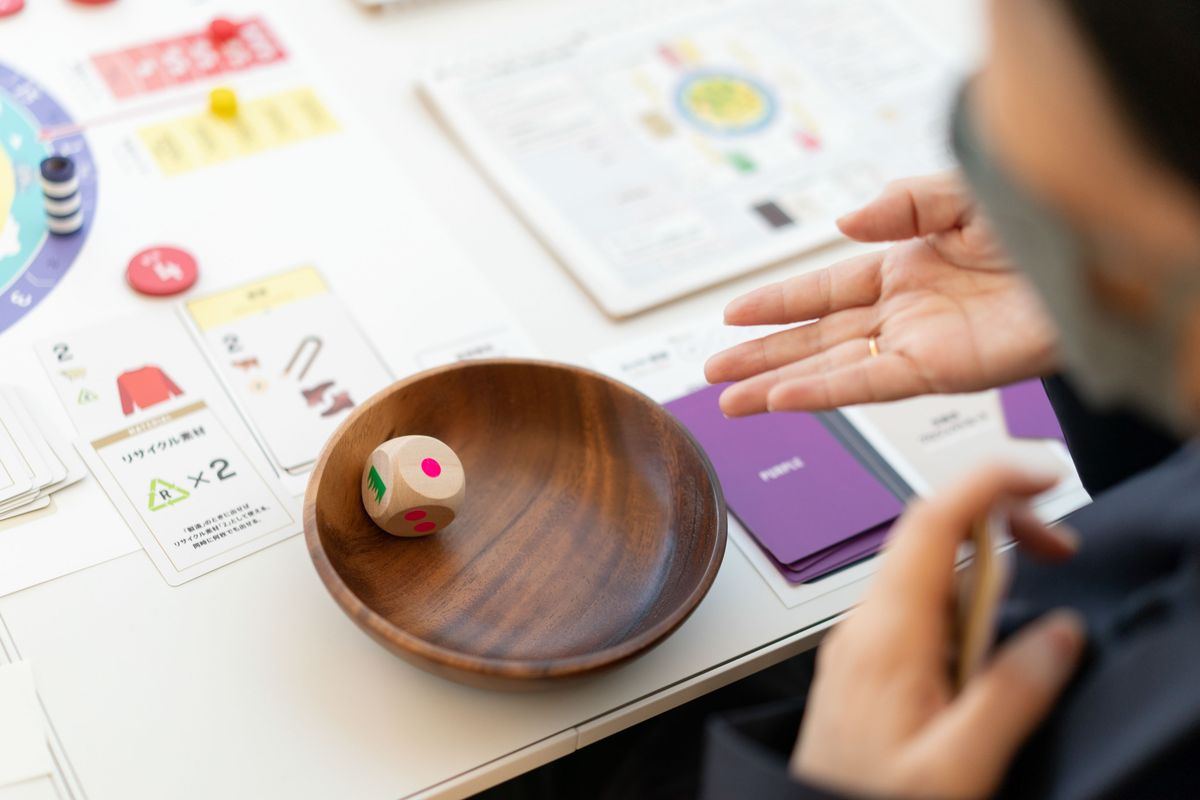 ケリングの「ケリングと共に考えるファッションと生物多様性」展の様子