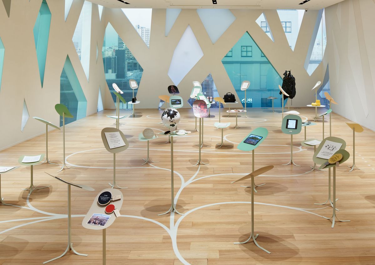 ケリングの「ケリングと共に考えるファッションと生物多様性」展の様子