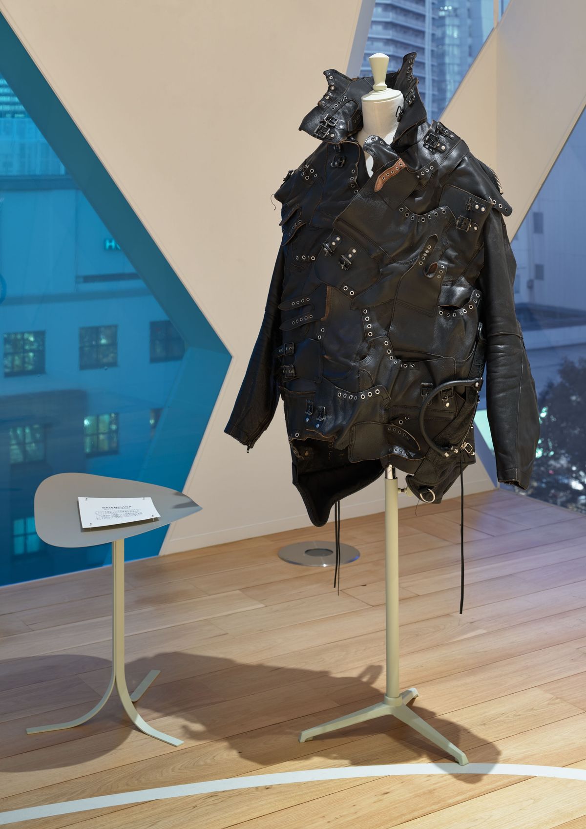 ケリングの「ケリングと共に考えるファッションと生物多様性」展の様子