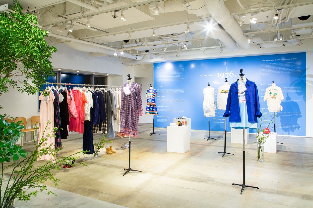 集められた古着や小物