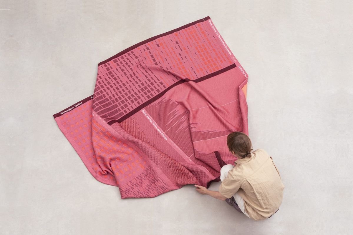 気候変動のデータをニットの柄にデザインした「テンプレチャー・テクスタイルズ（Temperature Textiles）」