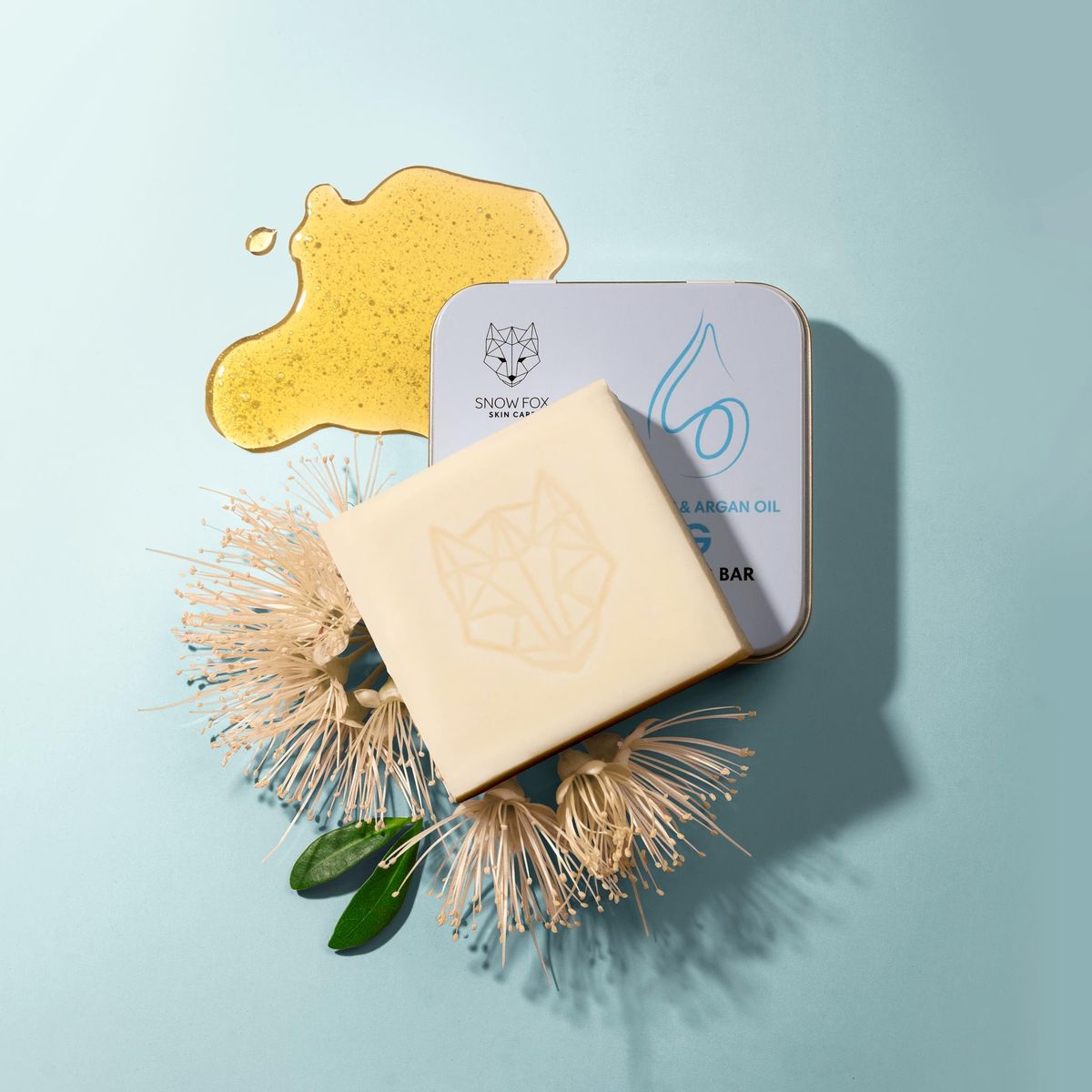 アルガンオイルと植物とレイアウトされた固形シャンプー &コンディショナーバー