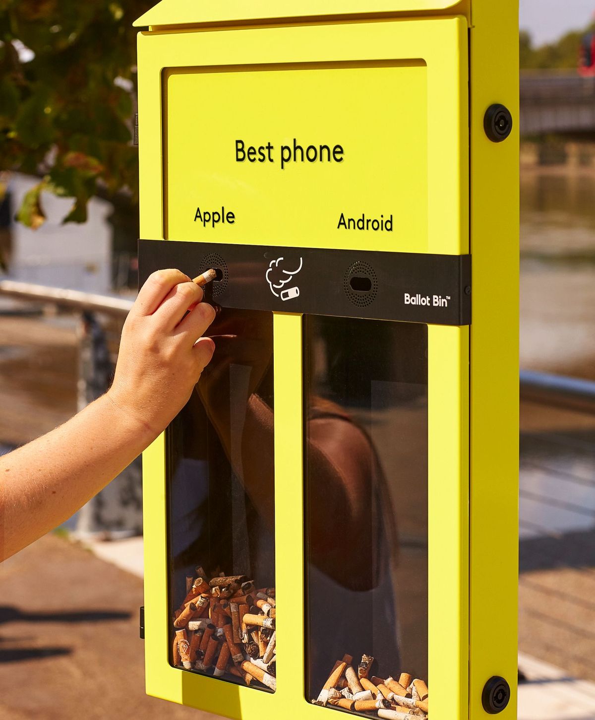 投票ごみ箱でタバコのポイ捨て防止、イギリスの「Ballot Bin」