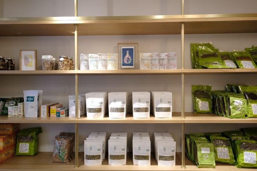 ドラッグストア フィトリートの棚