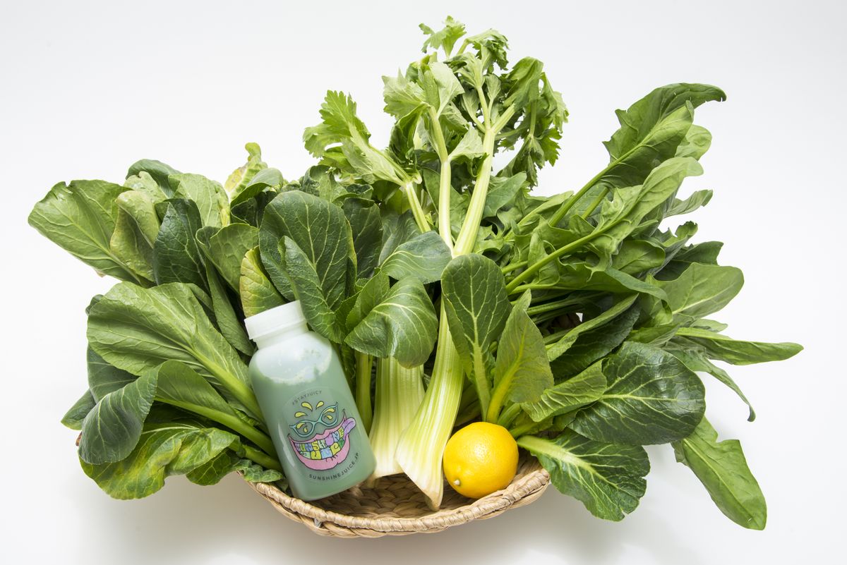 コールドプレスジュース グリーンデトクサーと野菜