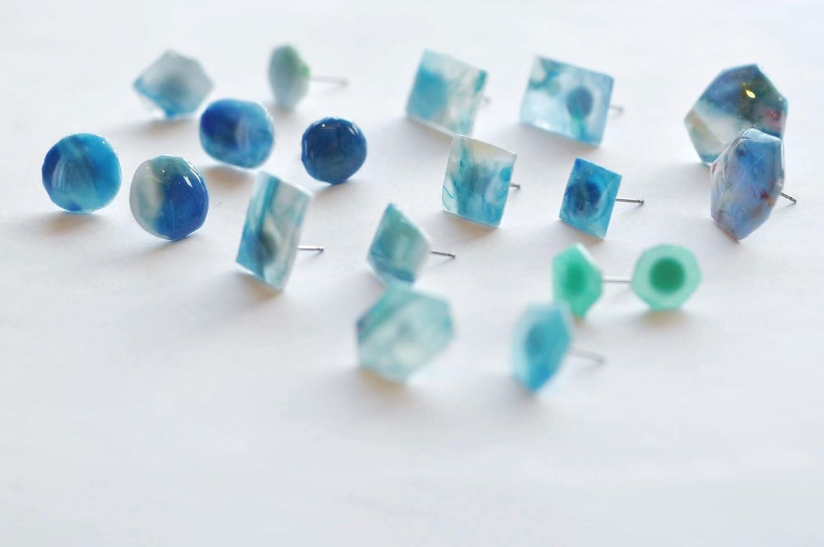 青いフュージョンピアス