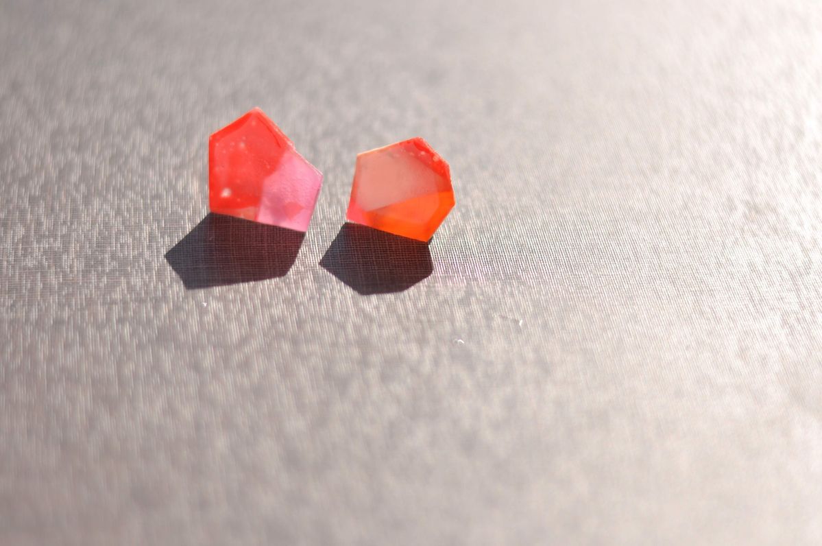 赤いフュージョンピアス