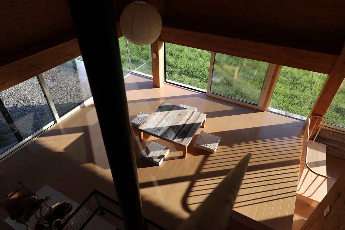 天井から眺めた実験住宅の一部屋