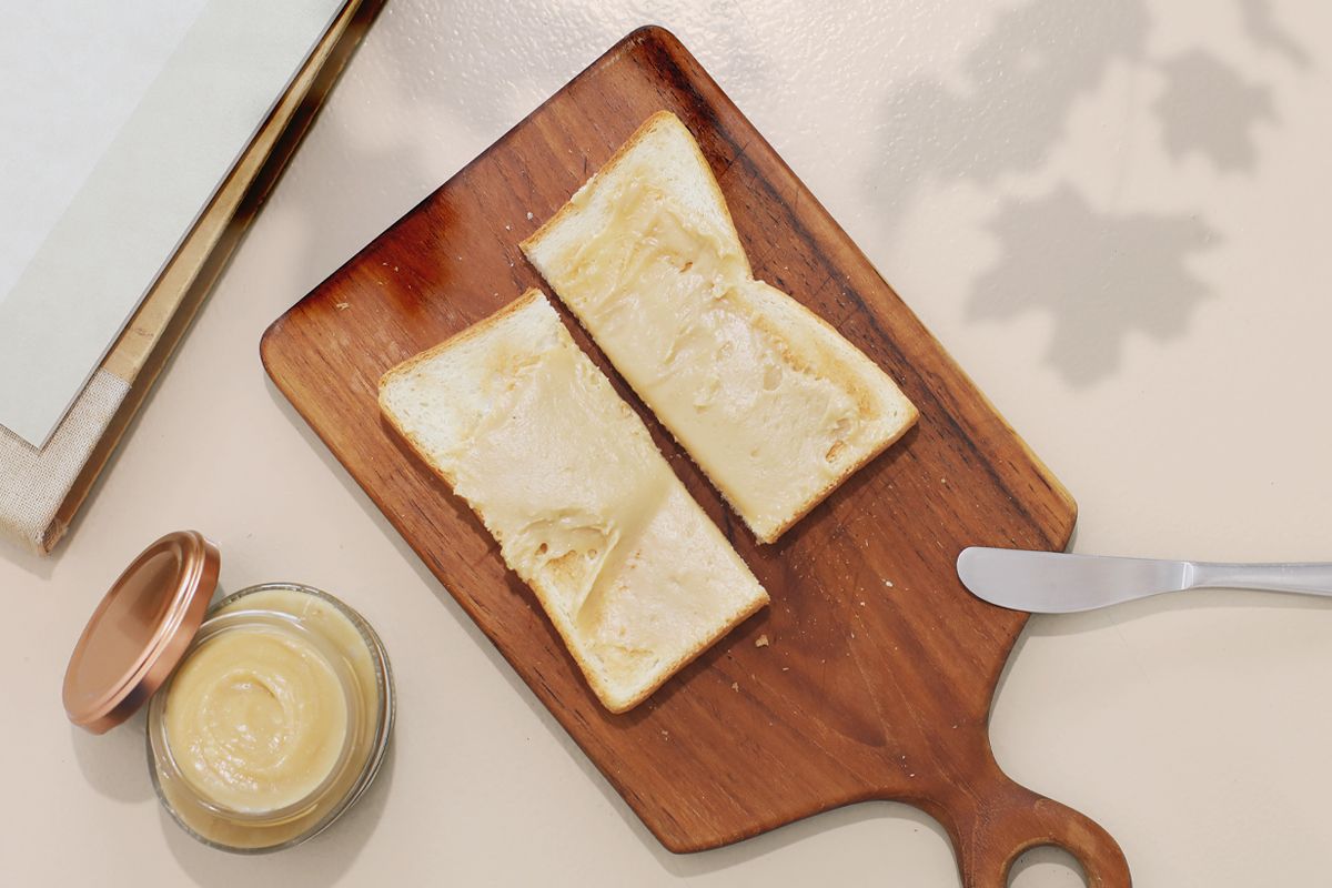 メープルバターを塗る