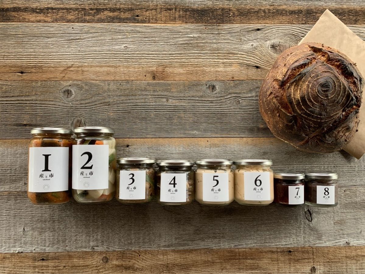 瓶に入った8種類のオードブル